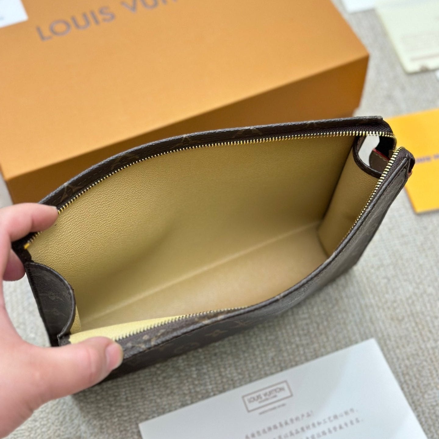 Toiletry Pouch 26 LOU - Level 3
