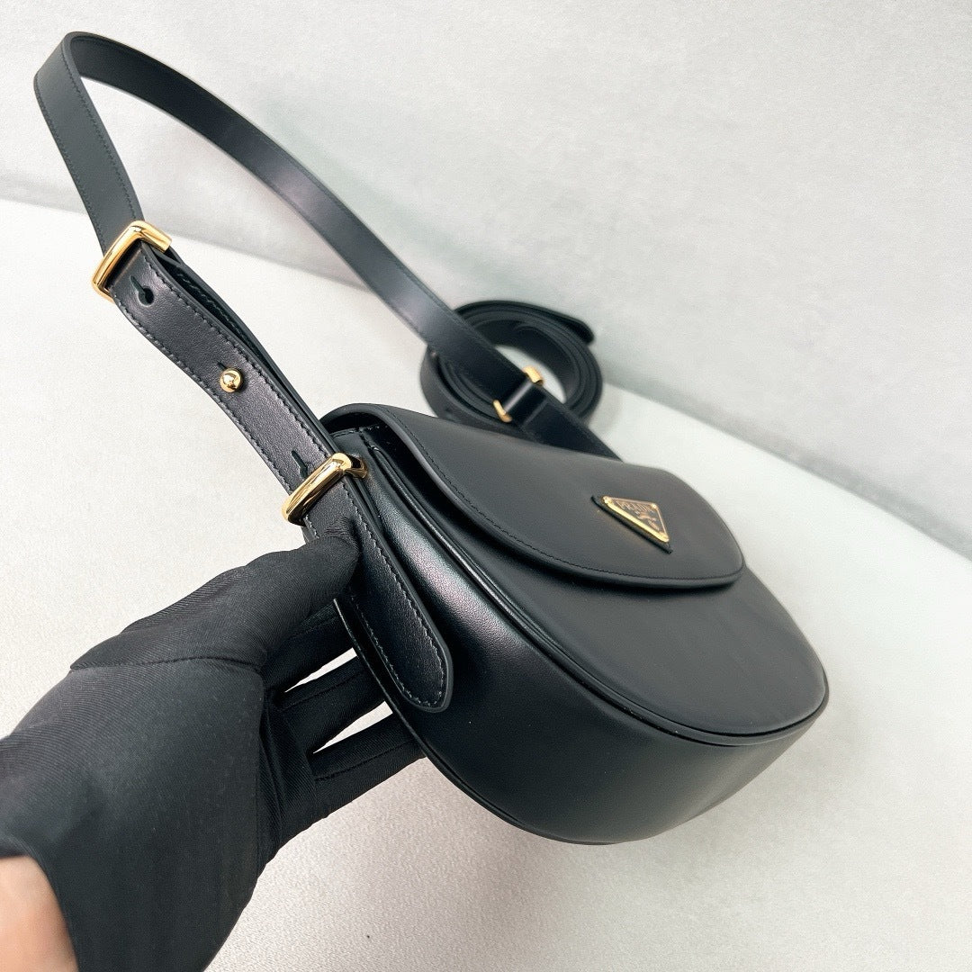 Black Leather Arque Shoulder Bag - Level 5