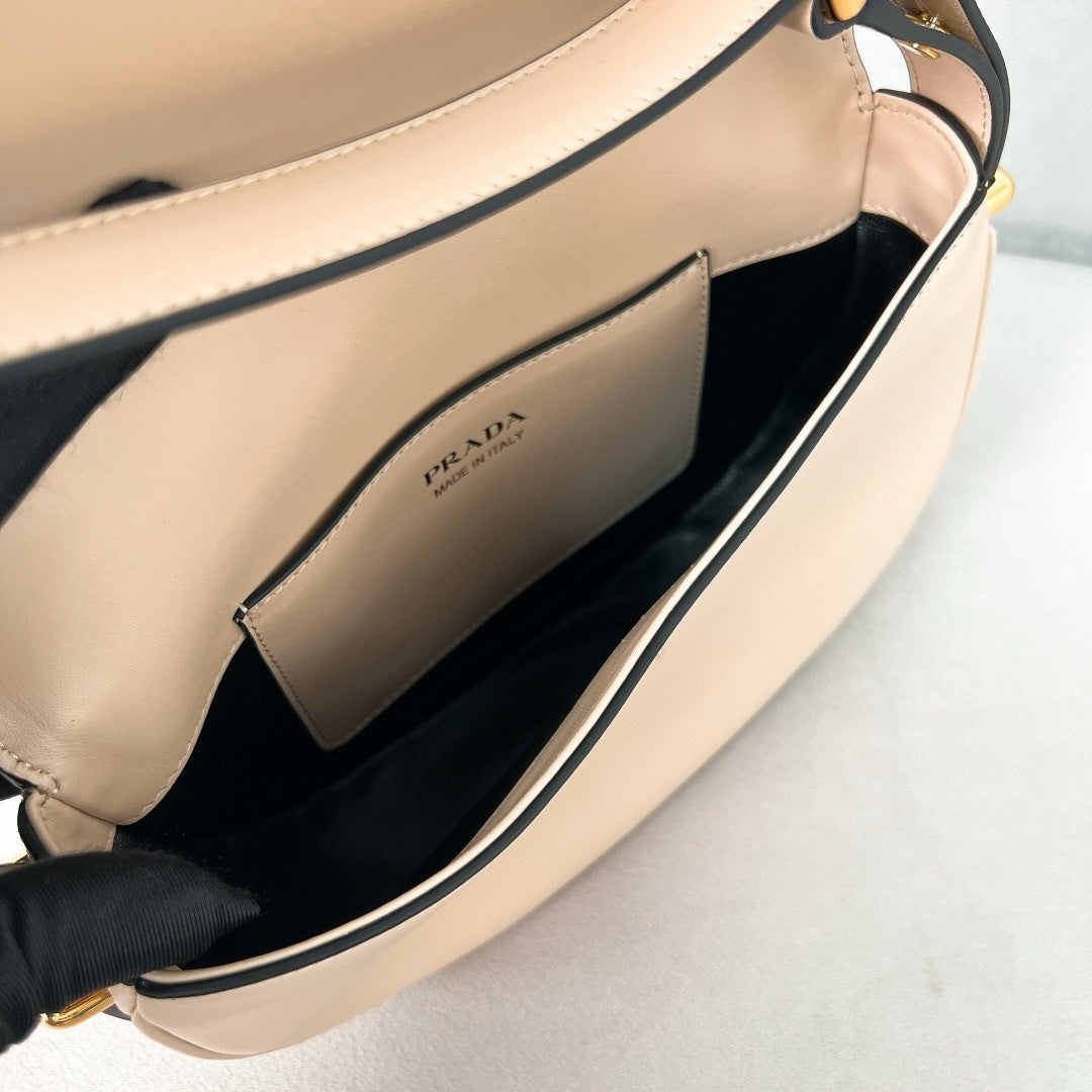 Light Tan Leather Arque Shoulder Bag - Level 5