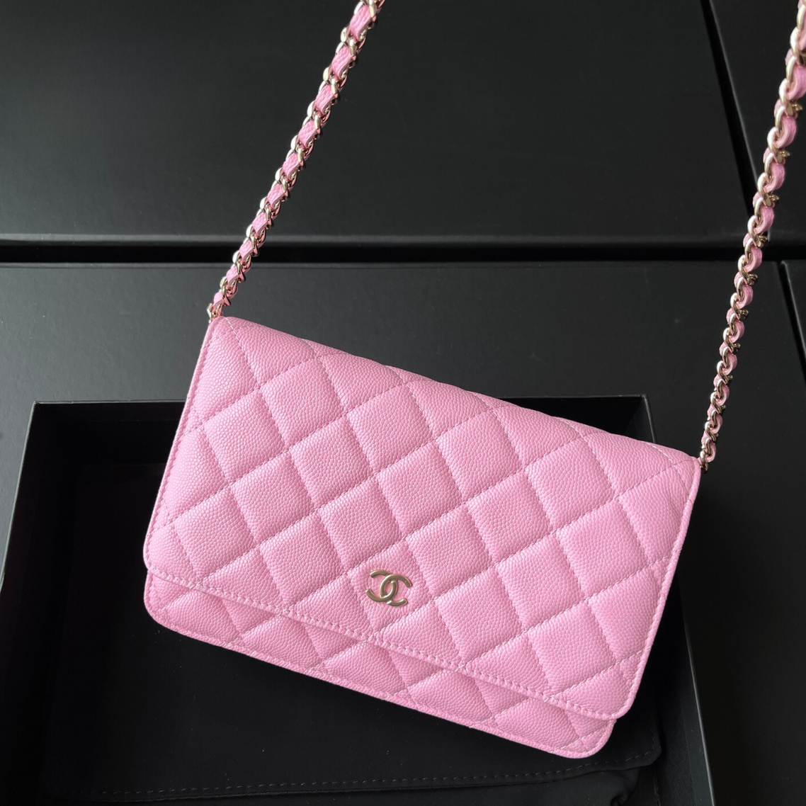 Wallet On Chain Pink Caviar Leather - Level X
