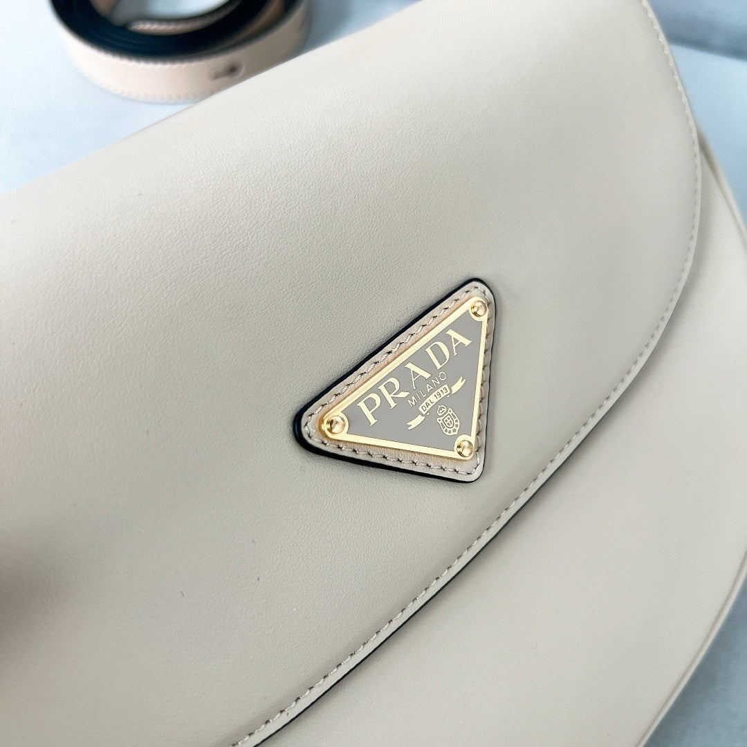 Light Tan Leather Arque Shoulder Bag - Level 5