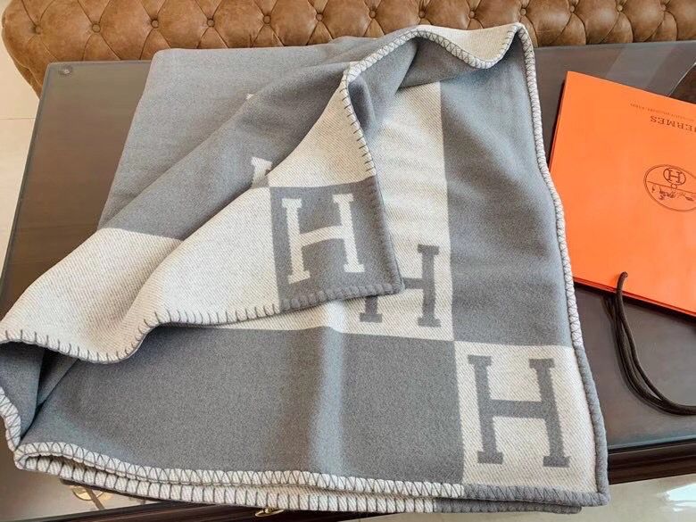 Grey Avalon Throw Blanket - Level 5