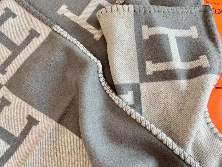 Grey Avalon Throw Blanket - Level 5