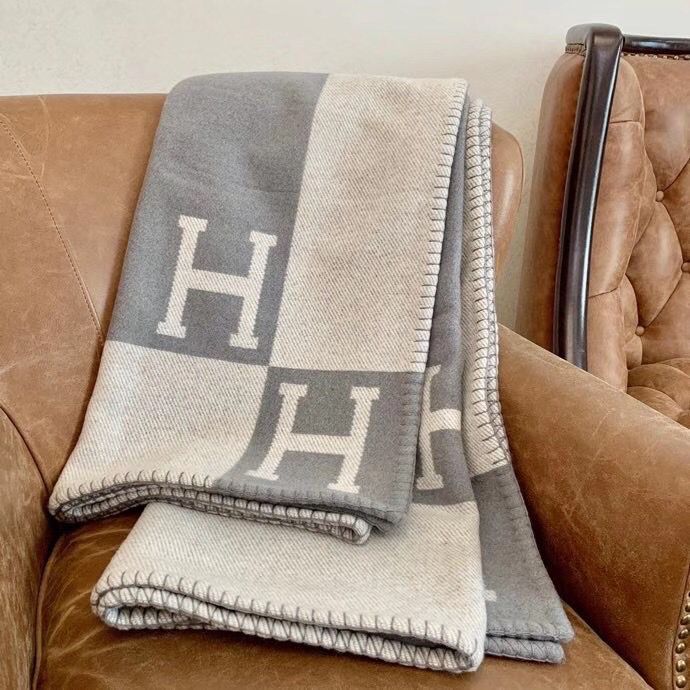 Grey Avalon Throw Blanket - Level 5