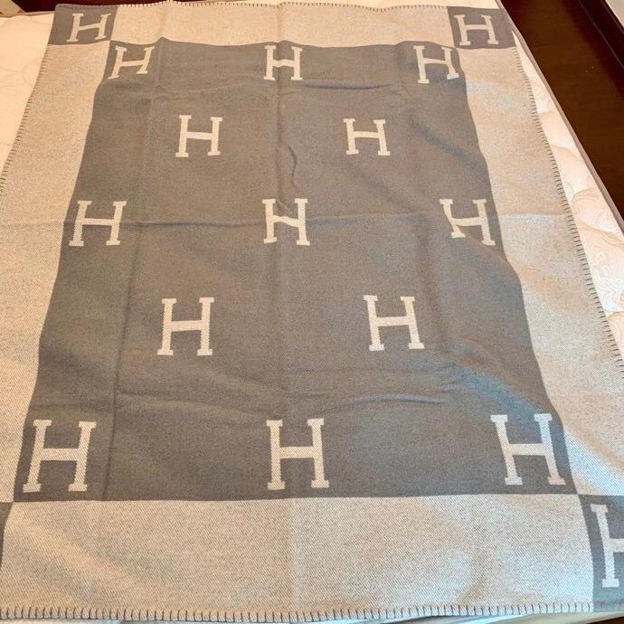 Grey Avalon Throw Blanket - Level 5