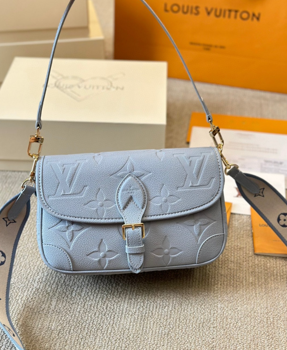 Diane Shoulder Bag Blue LOU - Level 3