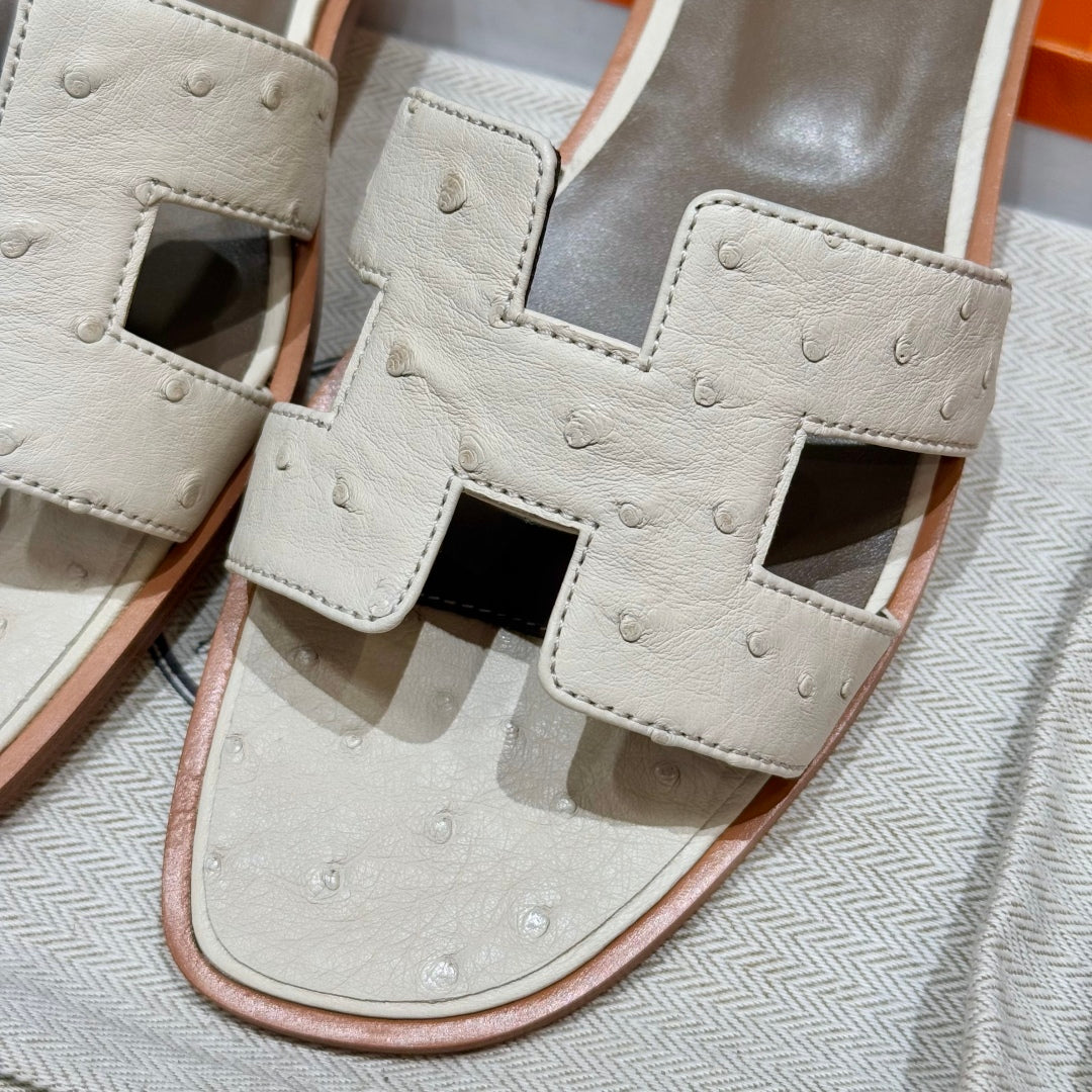 Wool White Ostrich Oran Sandals - Level X