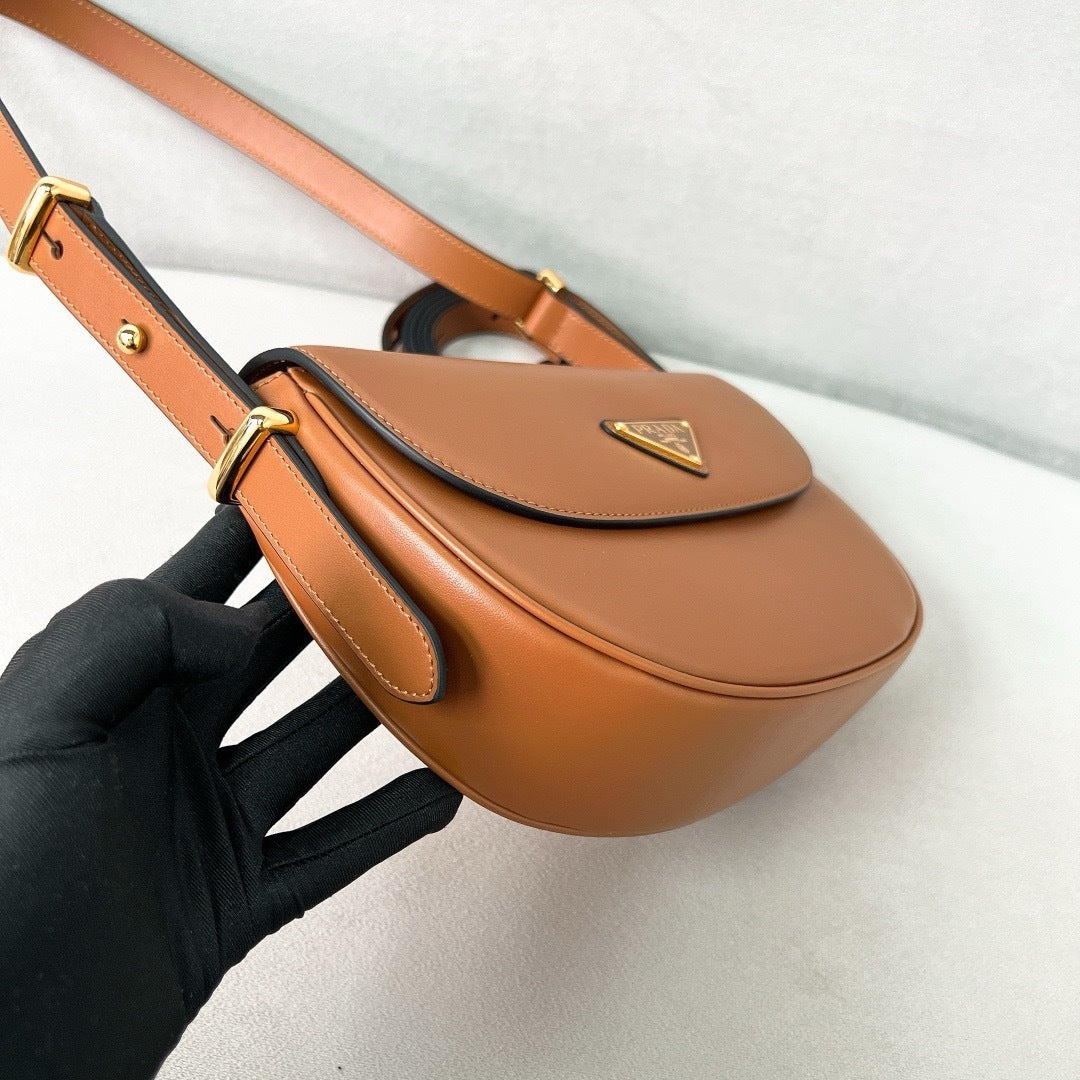 Brown Leather Arque Shoulder Bag - Level 5