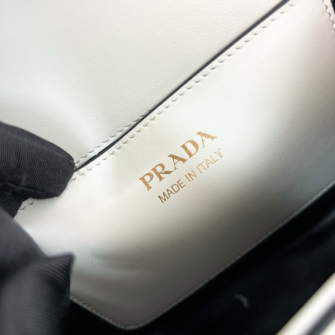 White Leather Arque Shoulder Bag - Level 5