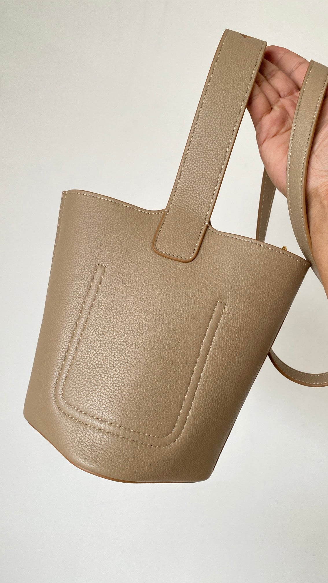 Mini Pebble Bucket Bag Beige Leather - Level 5