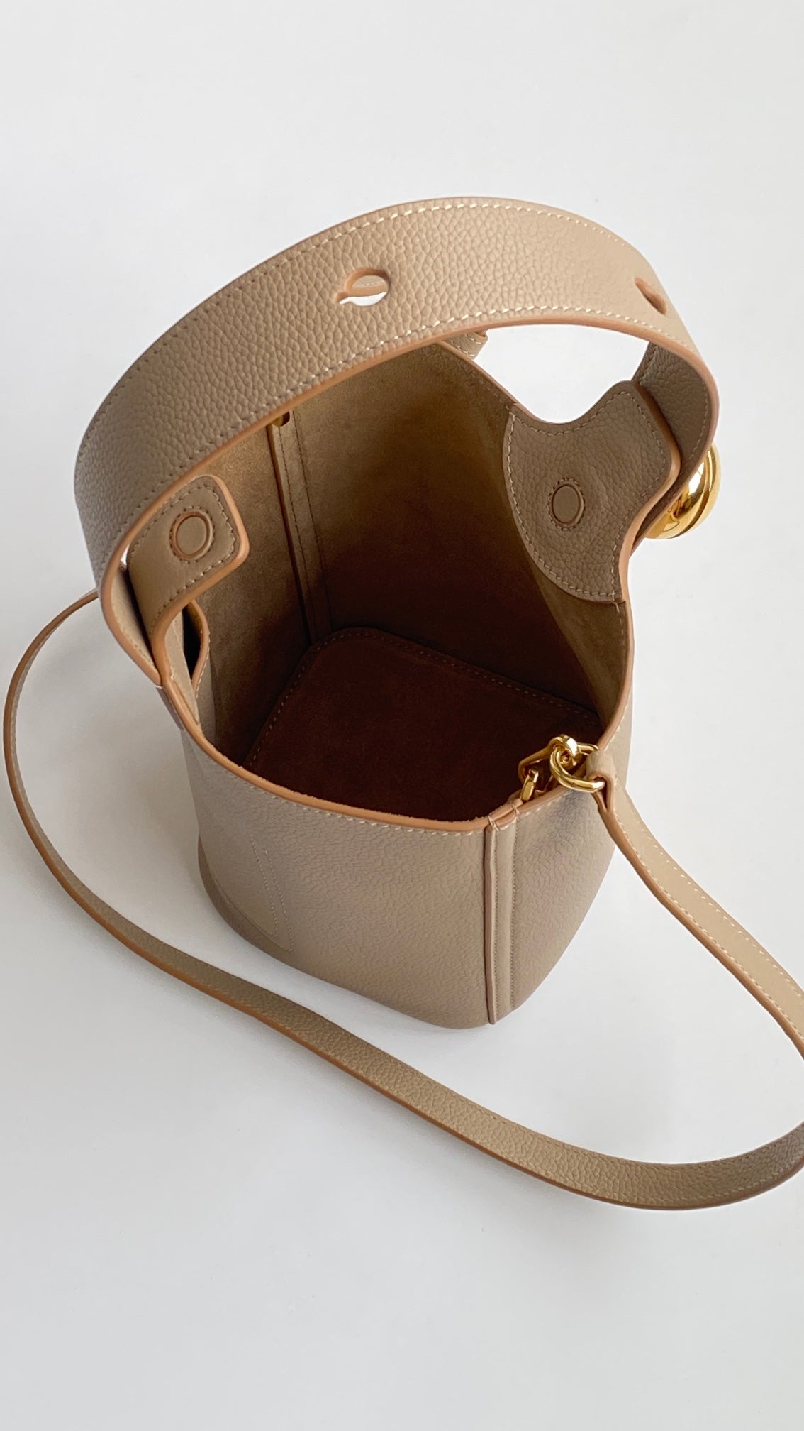 Mini Pebble Bucket Bag Beige Leather - Level 5