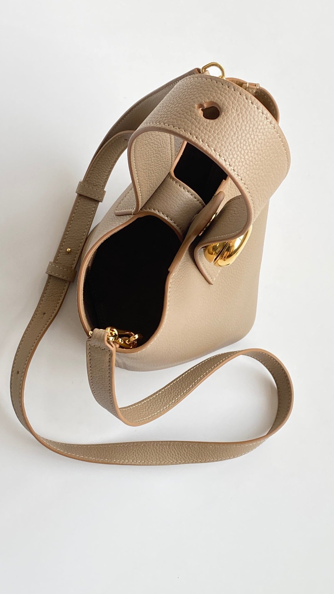 Mini Pebble Bucket Bag Beige Leather - Level 5