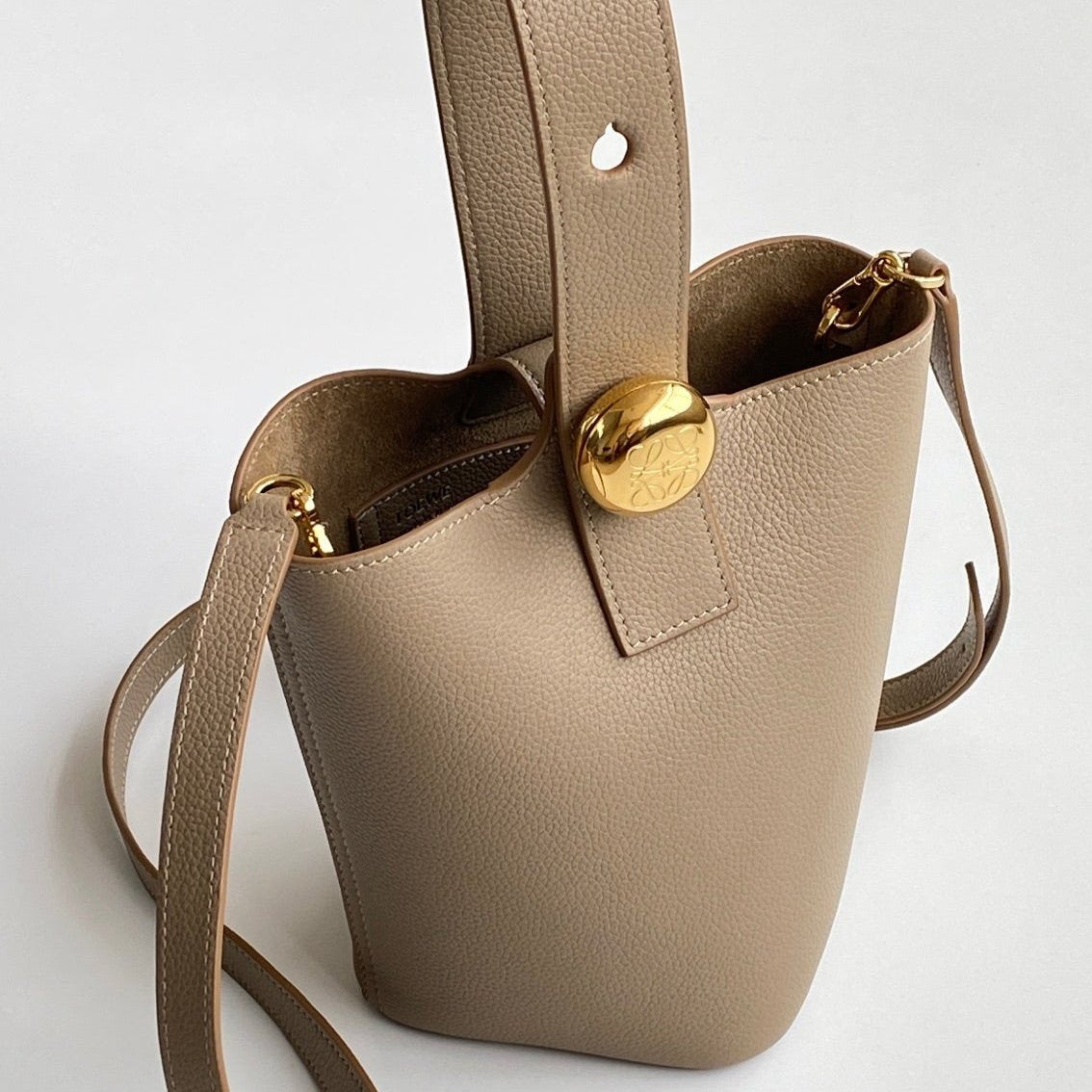 Mini Pebble Bucket Bag Beige Leather - Level 5
