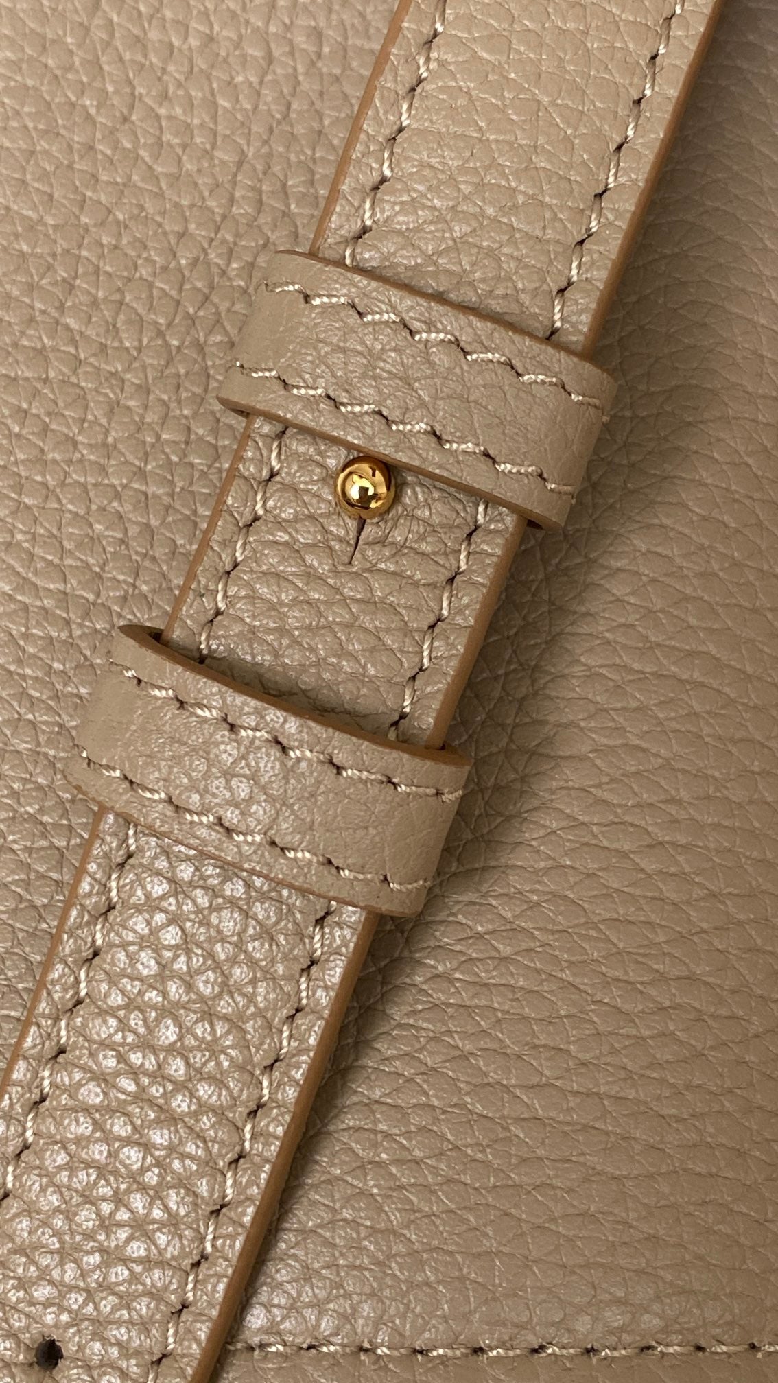Mini Pebble Bucket Bag Beige Leather - Level 5