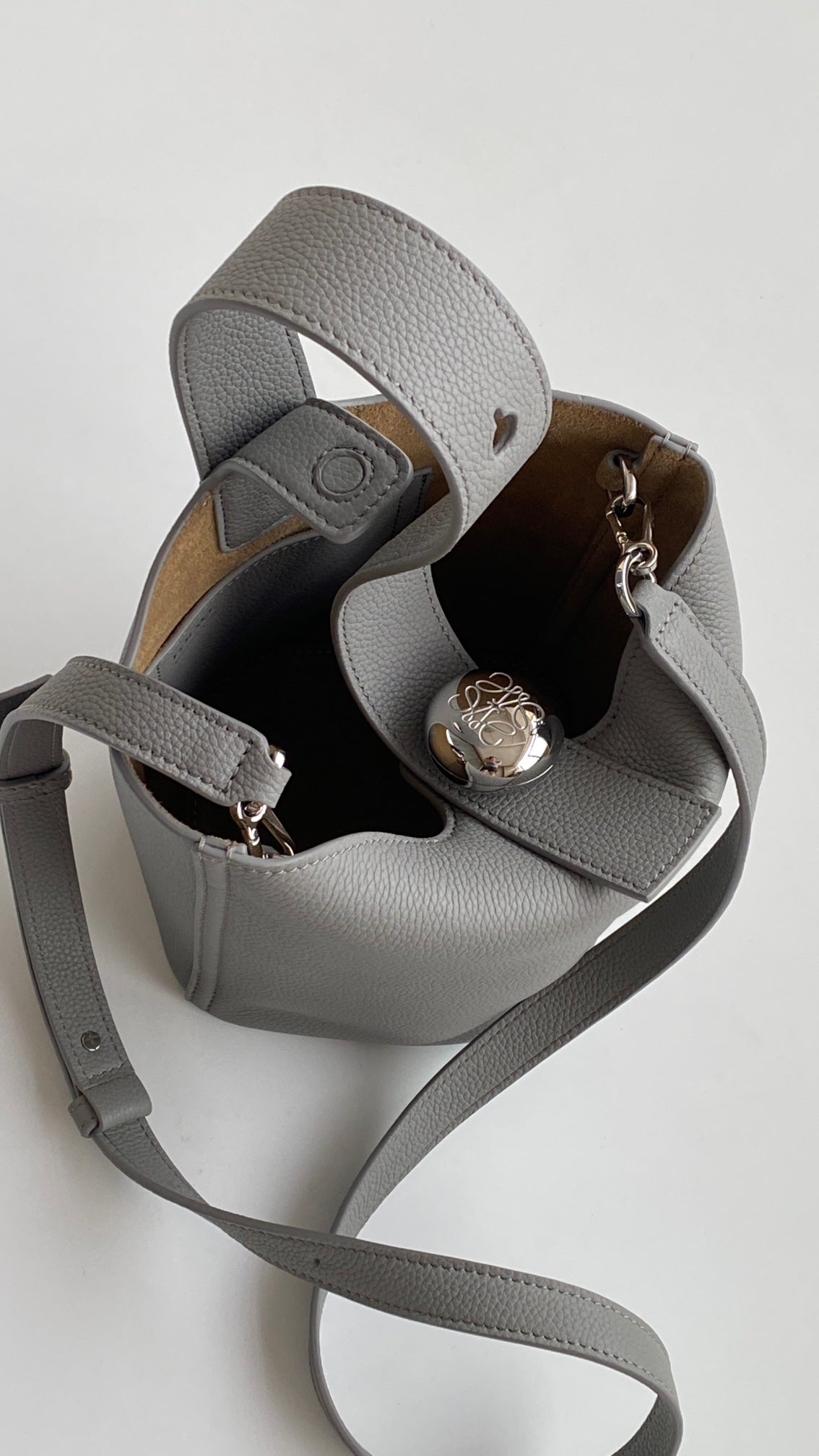 Mini Pebble Bucket Bag Grey Leather - Level 5