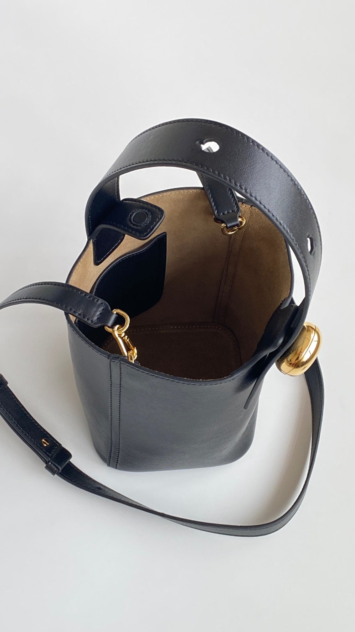 Mini Pebble Bucket Bag Black Leather - Level 5