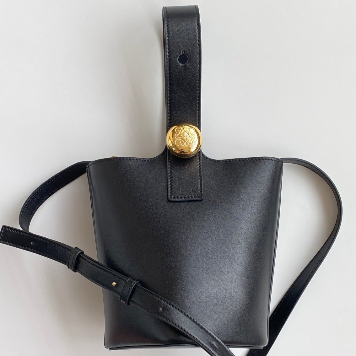 Mini Pebble Bucket Bag Black Leather - Level 5