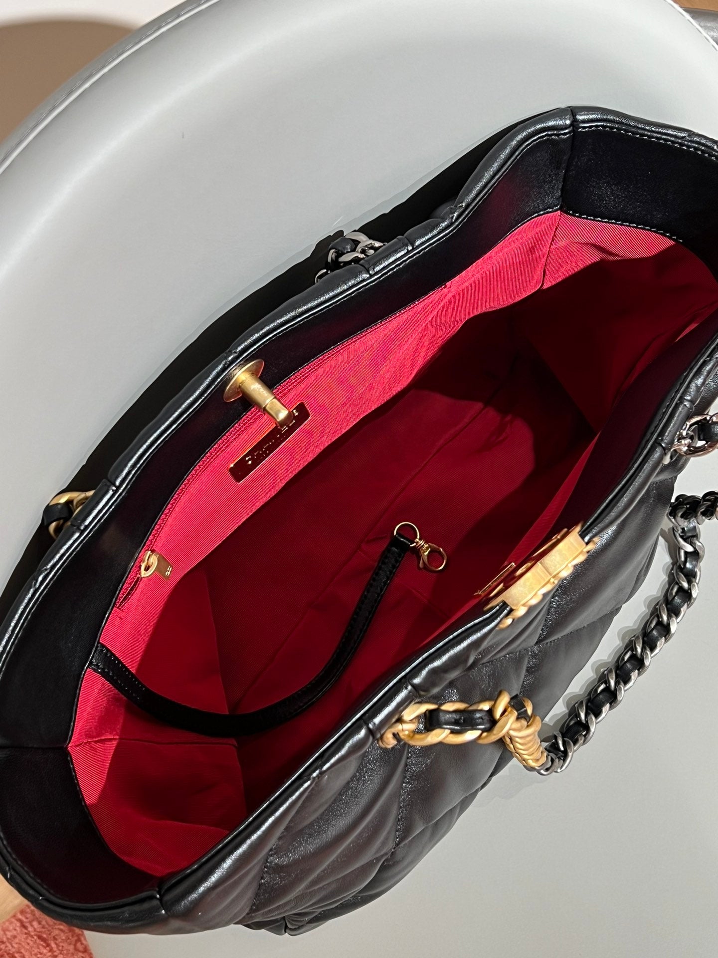 19 Shopping Tote Bag Black Lambskin Leather - Level X