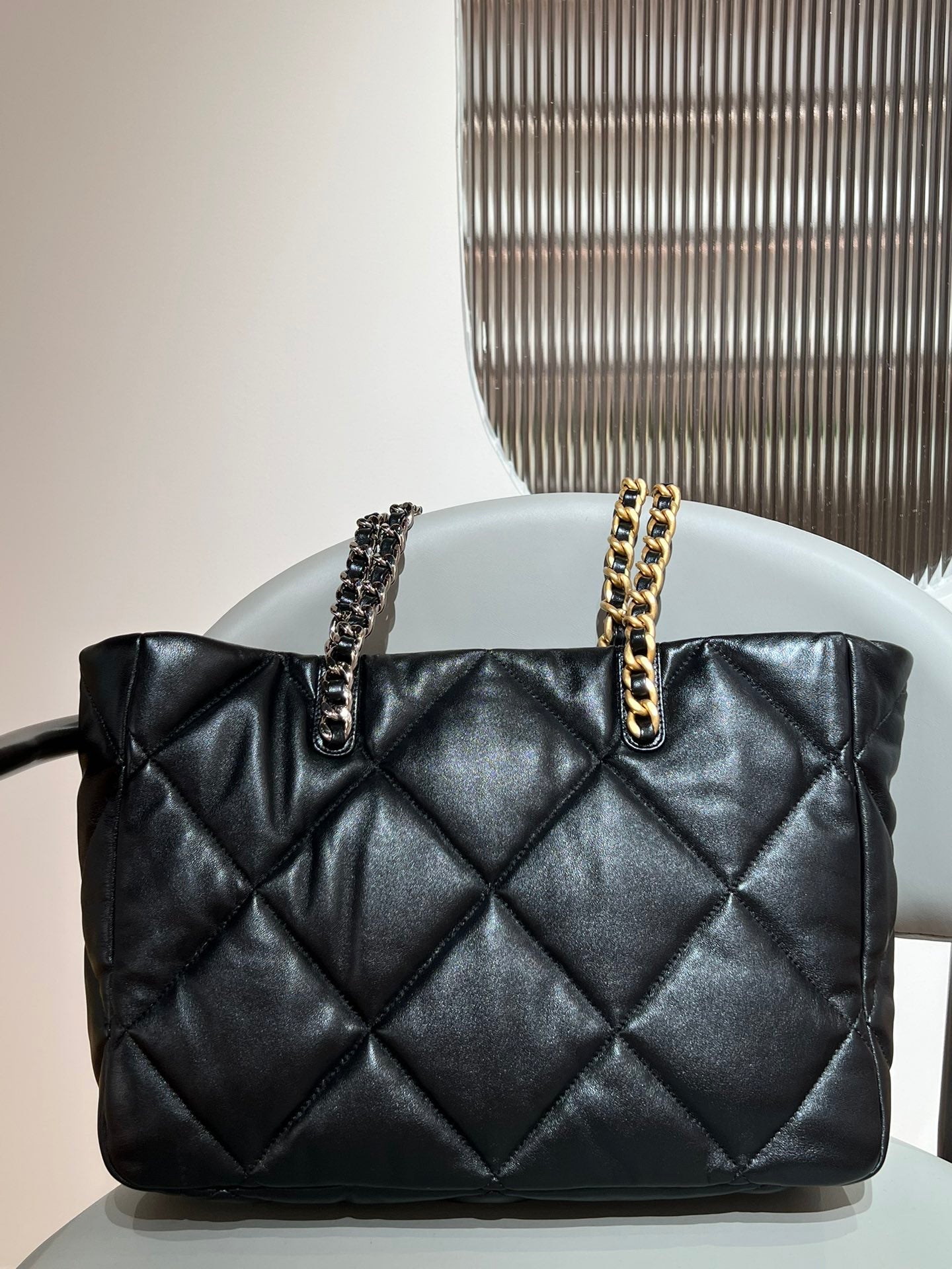 19 Shopping Tote Bag Black Lambskin Leather - Level X