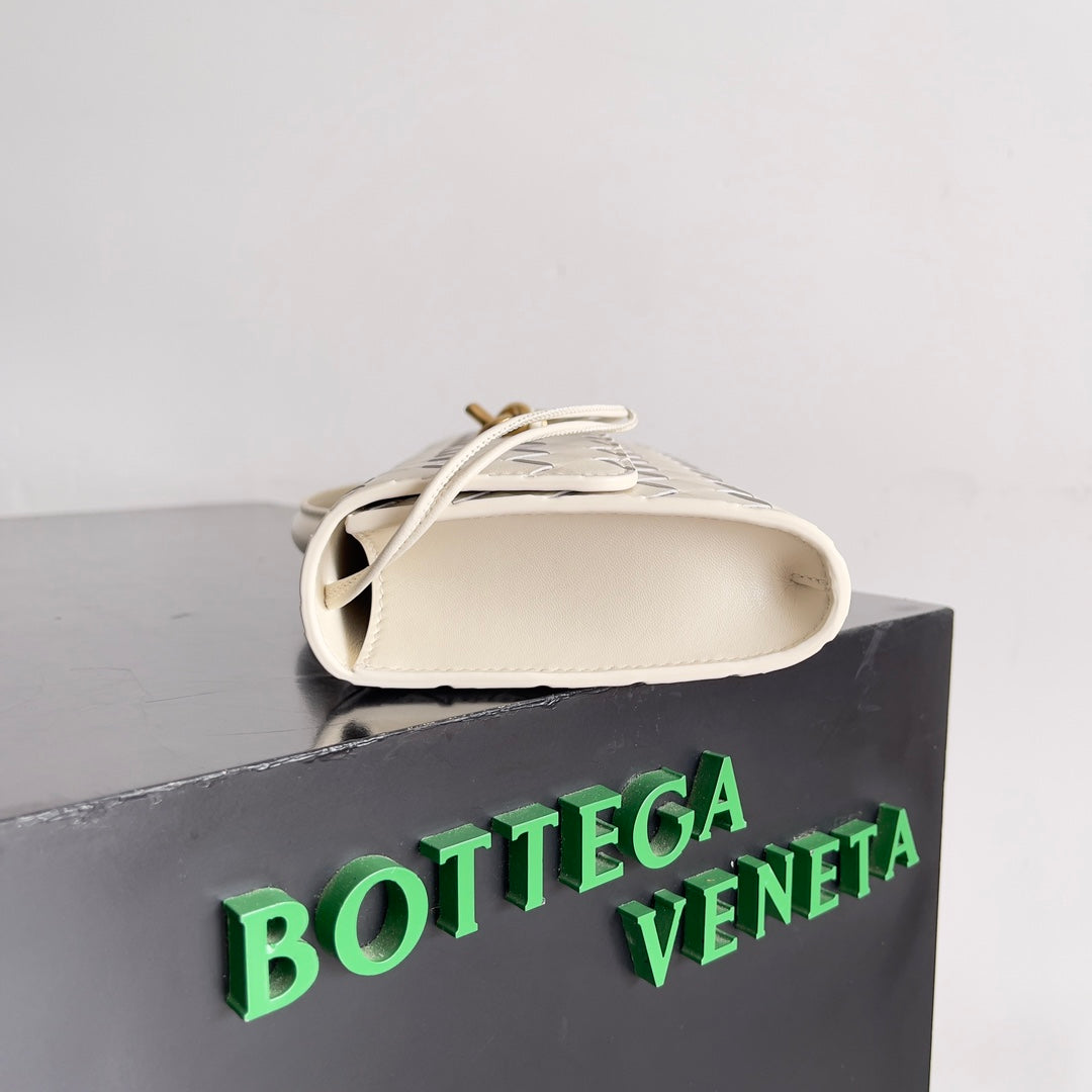 Andiamo Clutch Cream Leather - Level 5