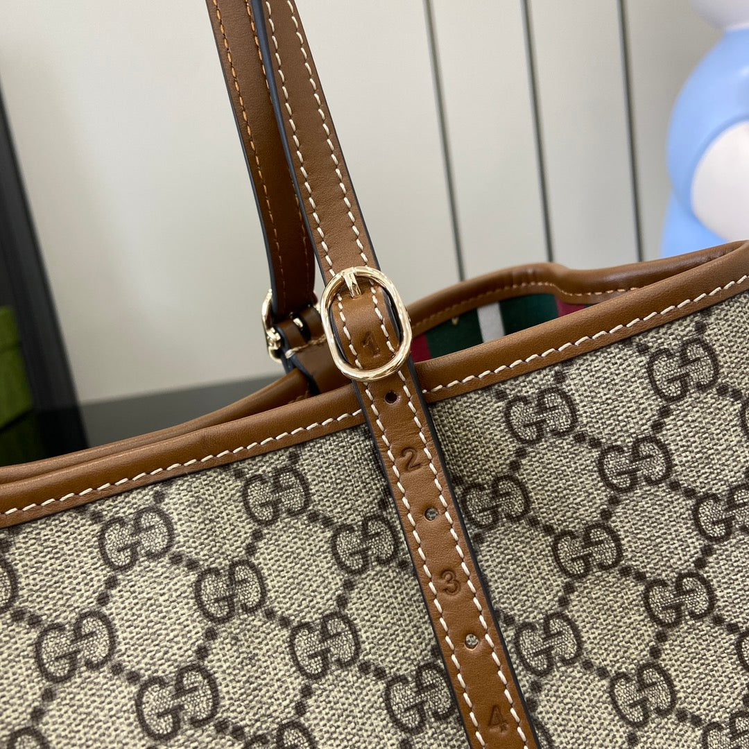 Emblem Small Tote Bag - Level 5