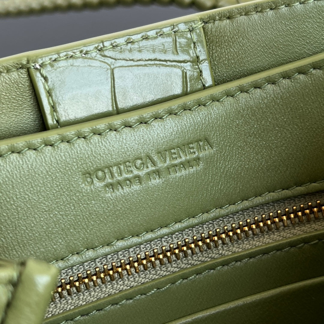 Mini Andiamo Tote Green Crocodile - Level 5