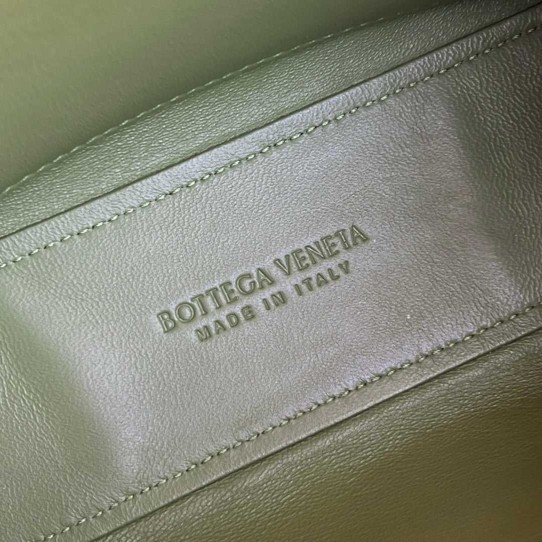 Mini Andiamo Tote Green Crocodile - Level 5