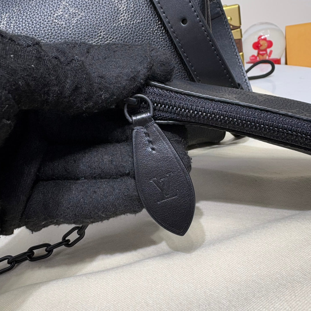 P9 Speedy 30 Bandouliere Ultra Black Leather - Level 5