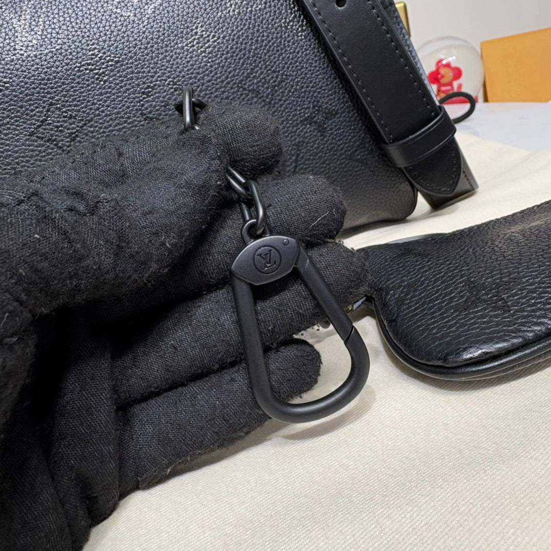P9 Speedy 30 Bandouliere Ultra Black Leather - Level 5