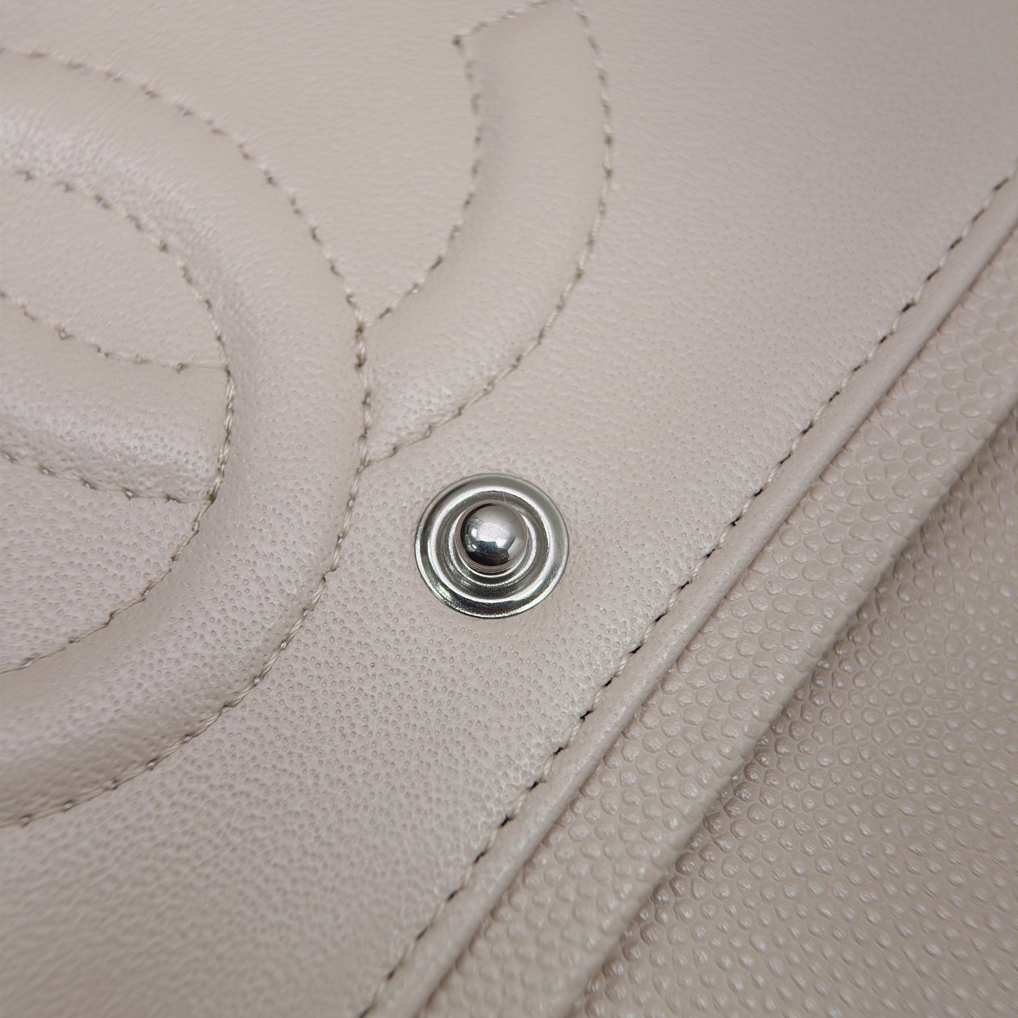Ivory Caviar Leather Medium Flap Bag - Level X