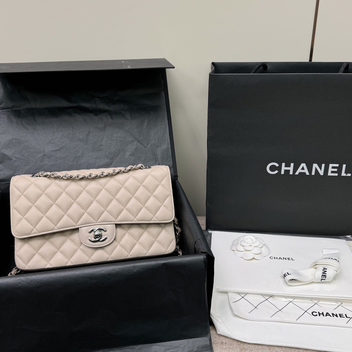Ivory Caviar Leather Medium Flap Bag - Level X