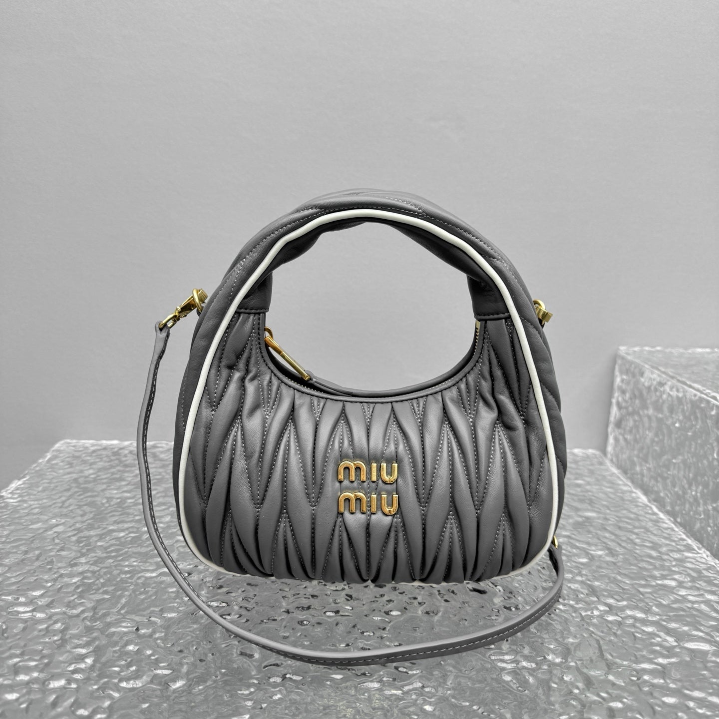 Grey Leather Wander Bag - Level 5