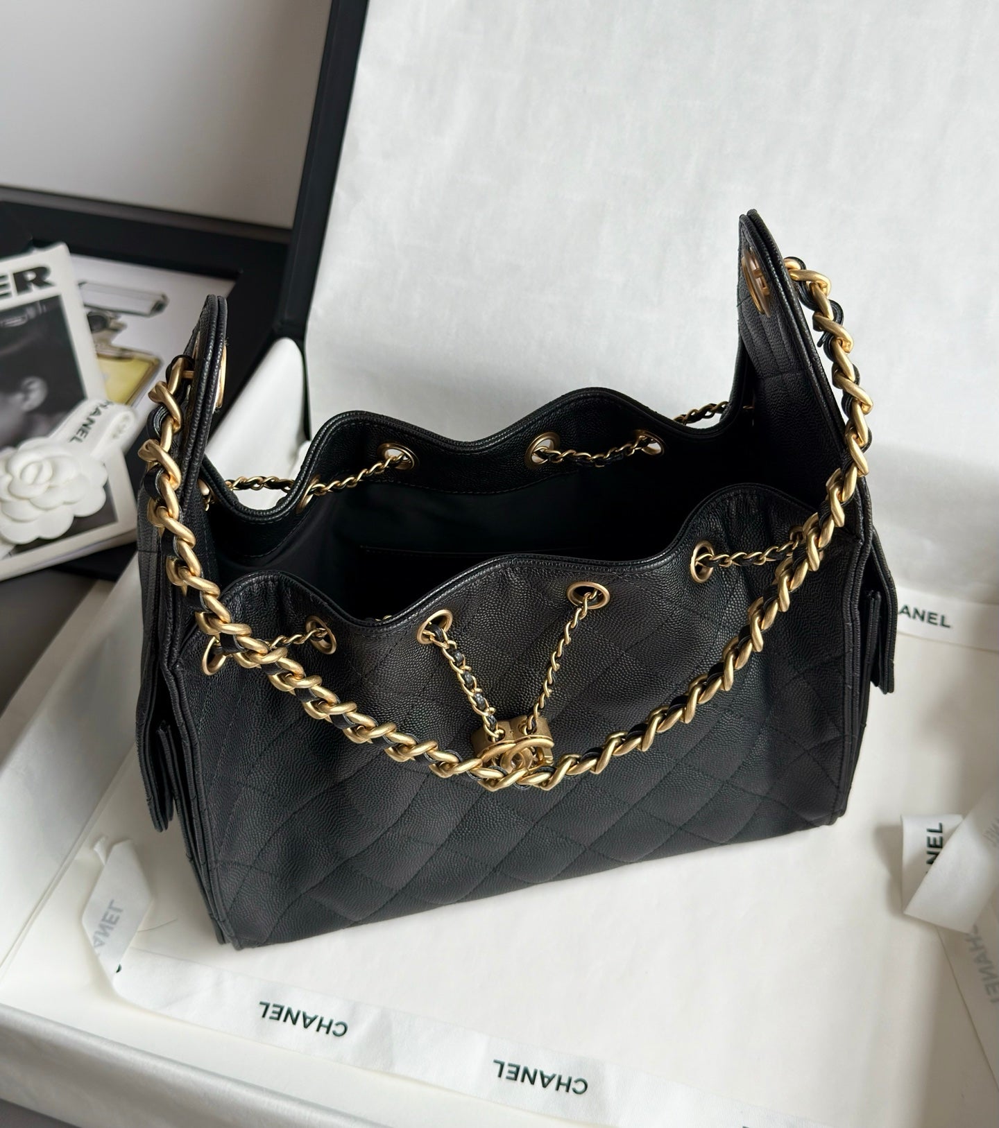 25 Hobo Bag Black Caviar Leather - Level 5