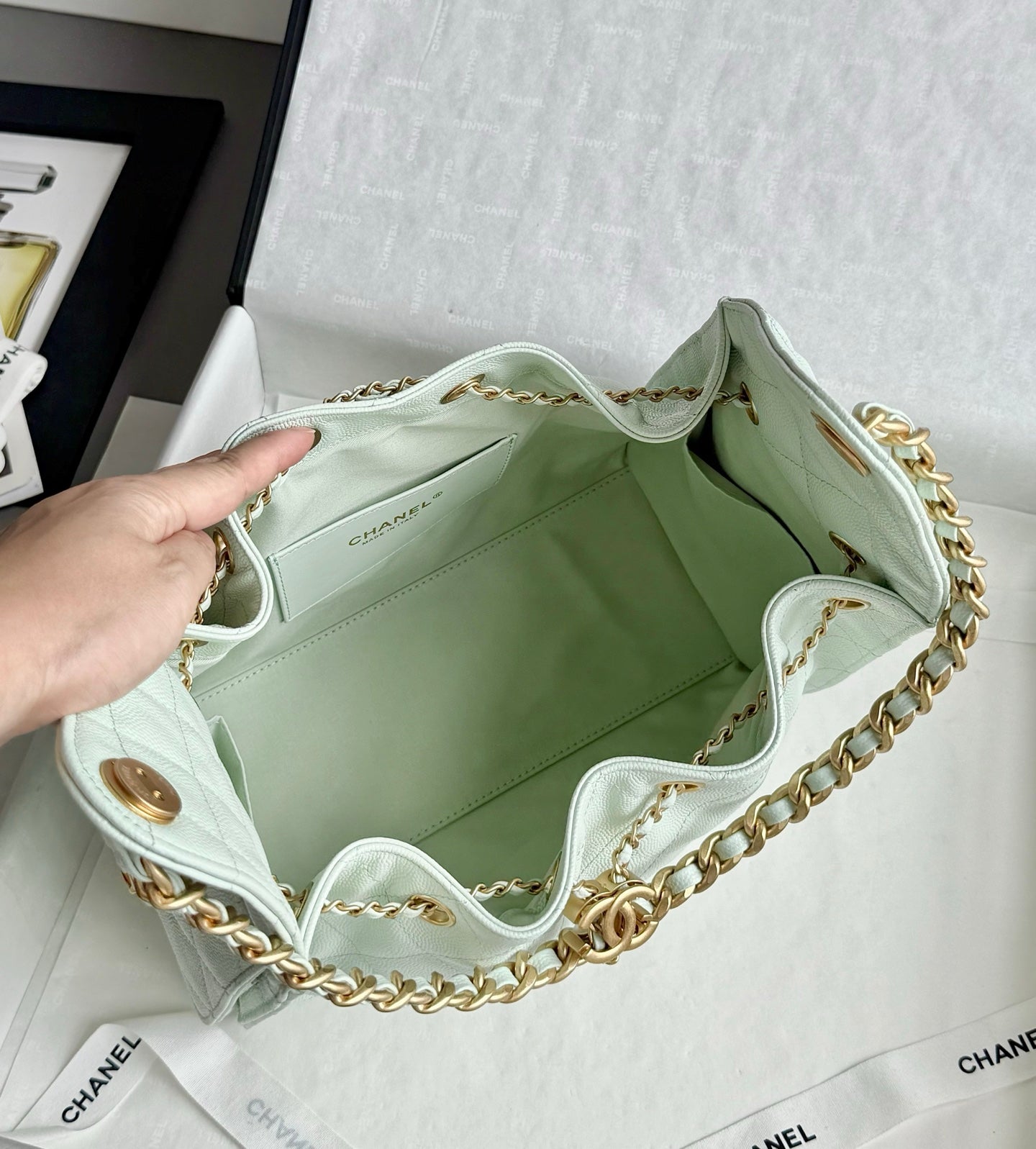25 Hobo Bag Mint Green Caviar Leather - Level 5