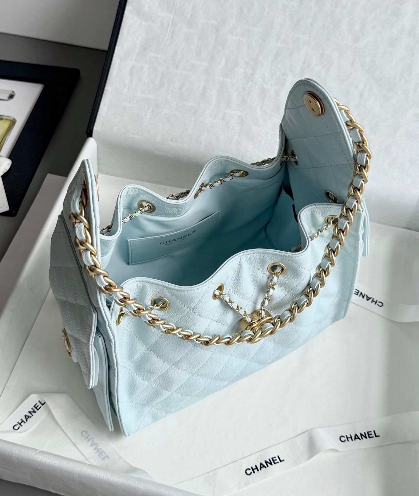 25 Hobo Bag Light Blue Caviar Leather - Level 5
