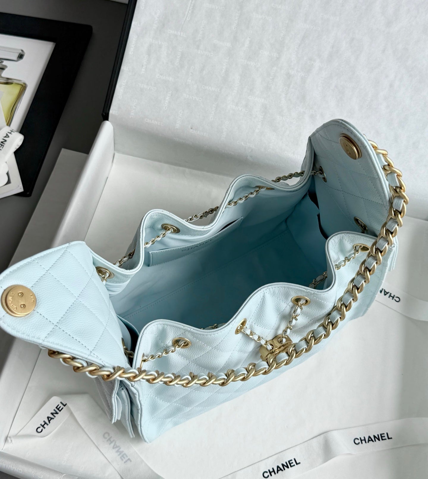 25 Hobo Bag Light Blue Caviar Leather - Level 5