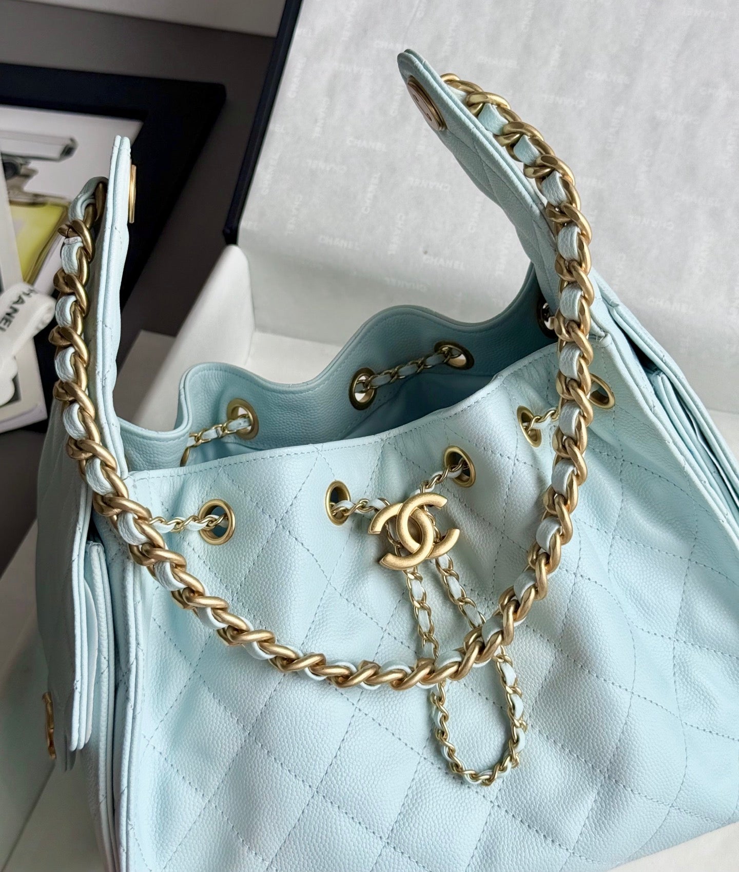 25 Hobo Bag Light Blue Caviar Leather - Level 5