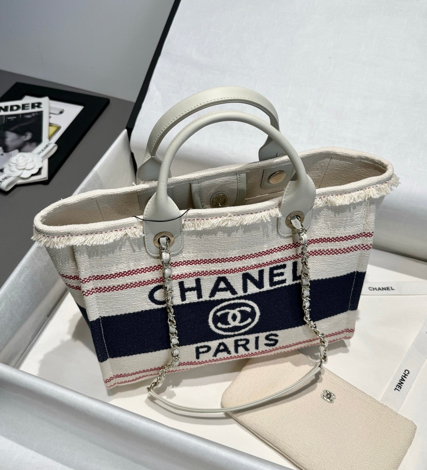 Medium White Striped Canvas Deauville Tote Bag - Level 5