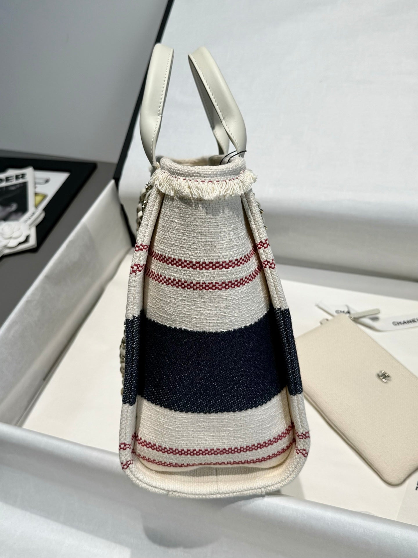 Medium White Striped Canvas Deauville Tote Bag - Level 5