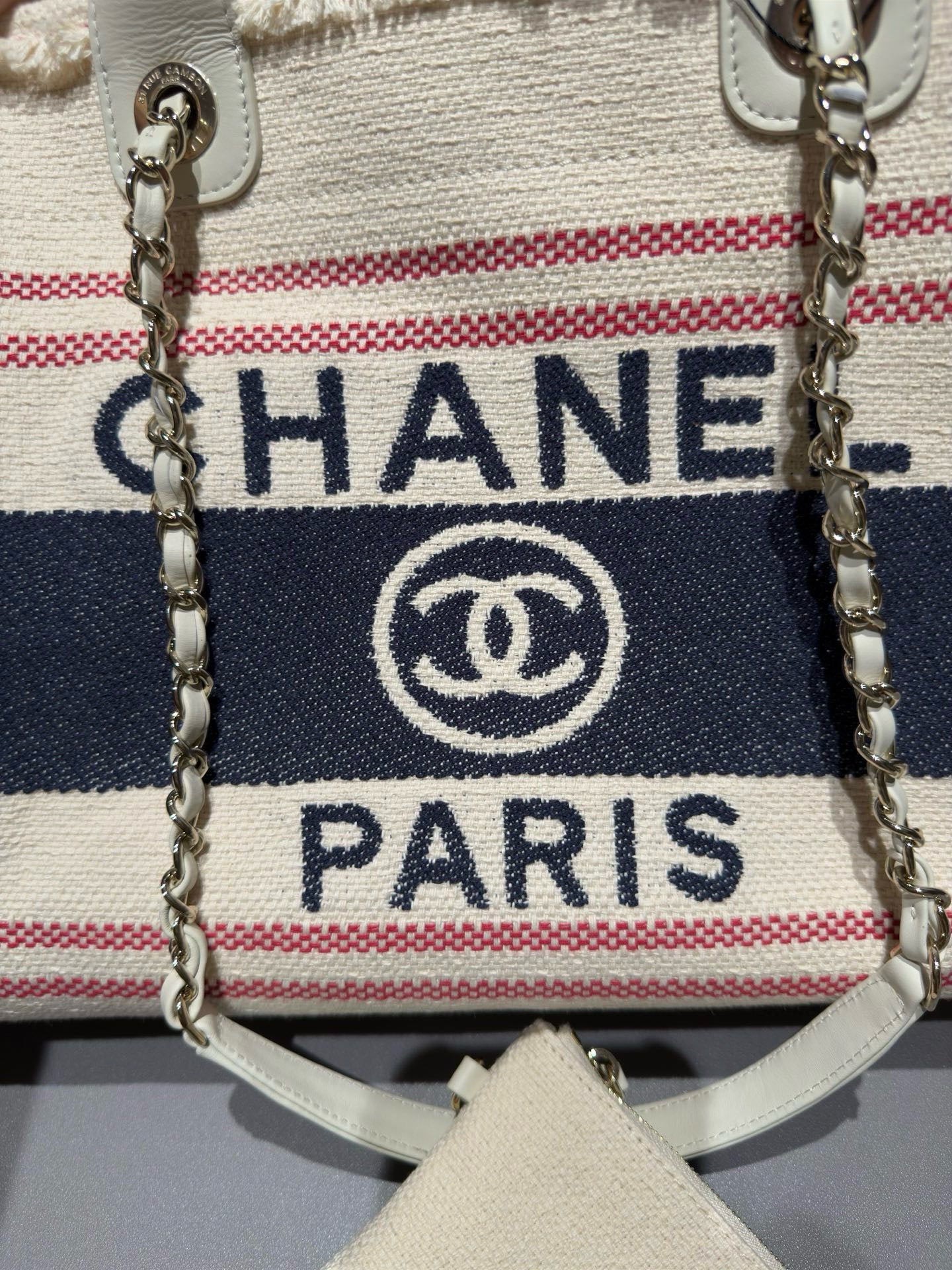 Medium White Striped Canvas Deauville Tote Bag - Level 5