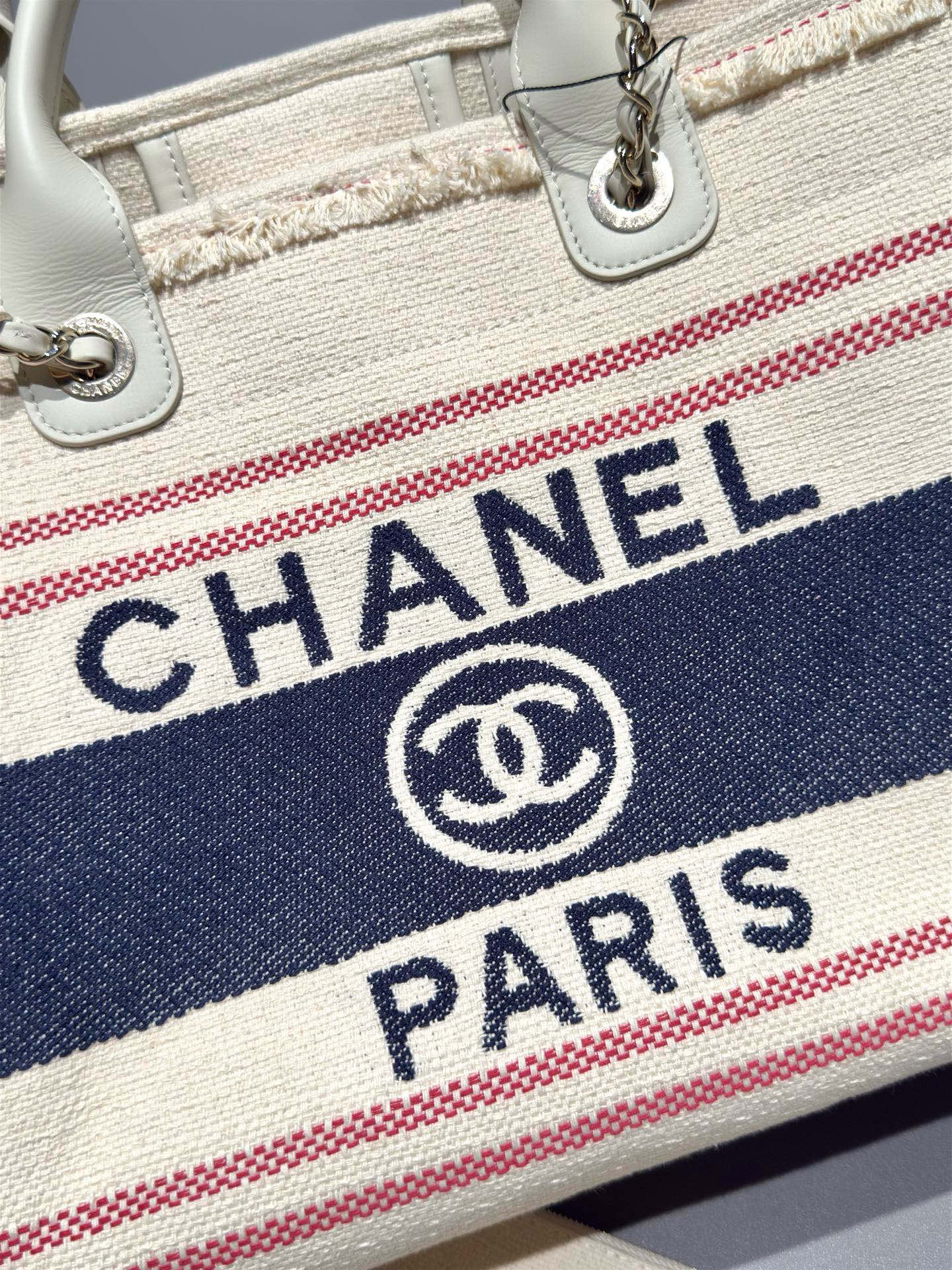 Medium White Striped Canvas Deauville Tote Bag - Level 5