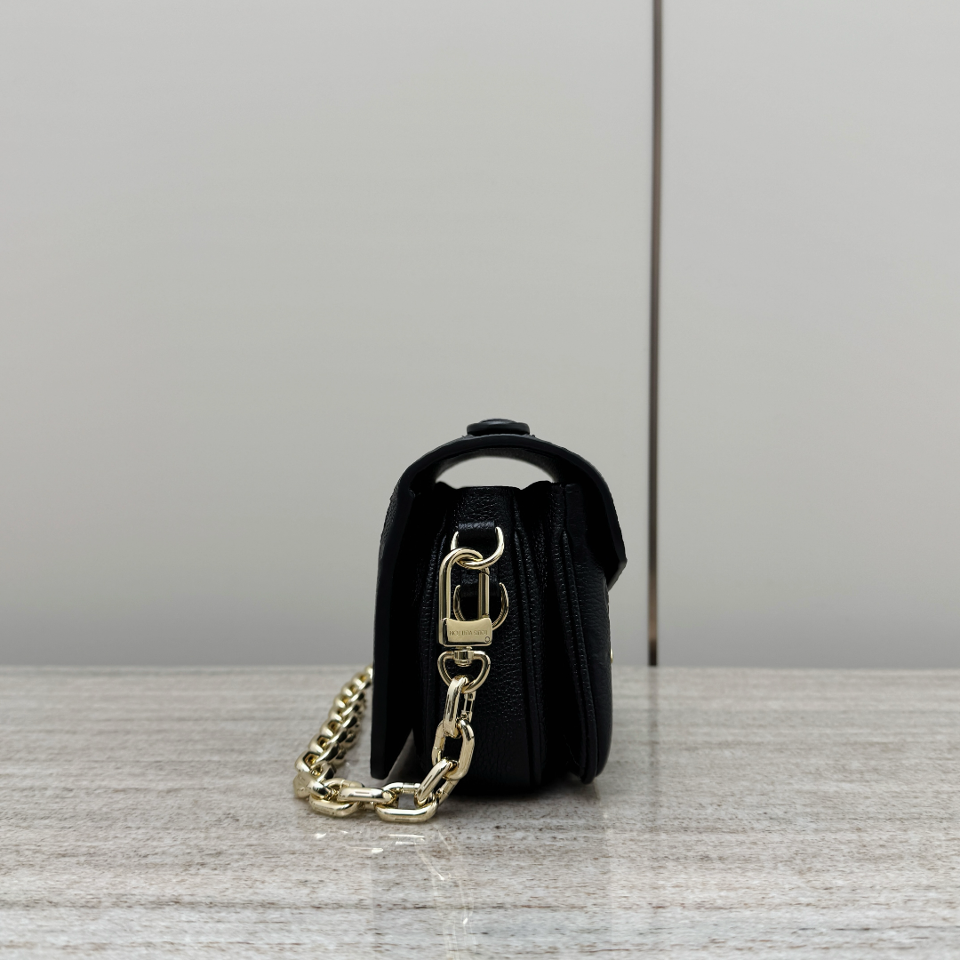 Pochette Metis East West Black Empreinte Leather - Level X