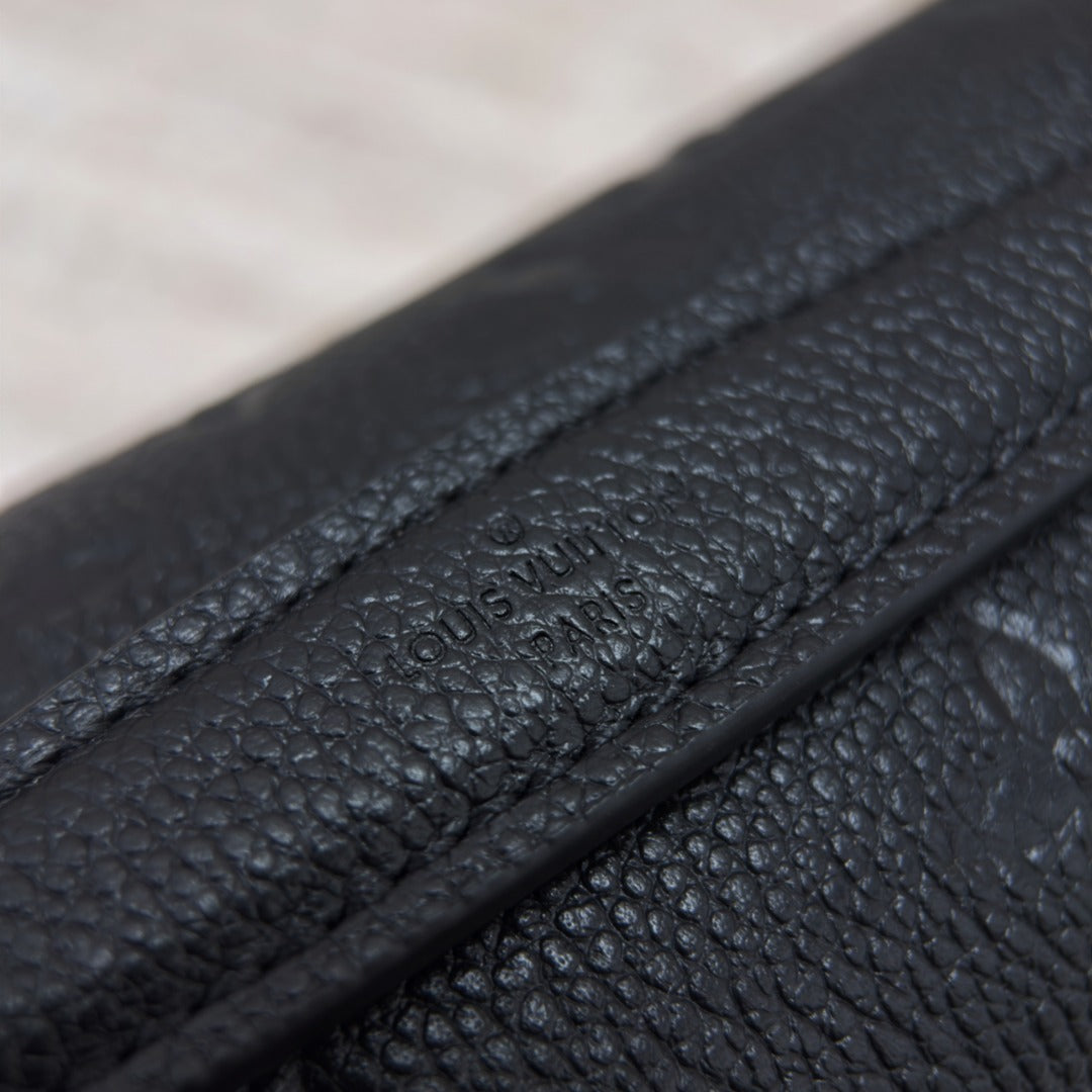 Pochette Metis East West Black Empreinte Leather - Level X
