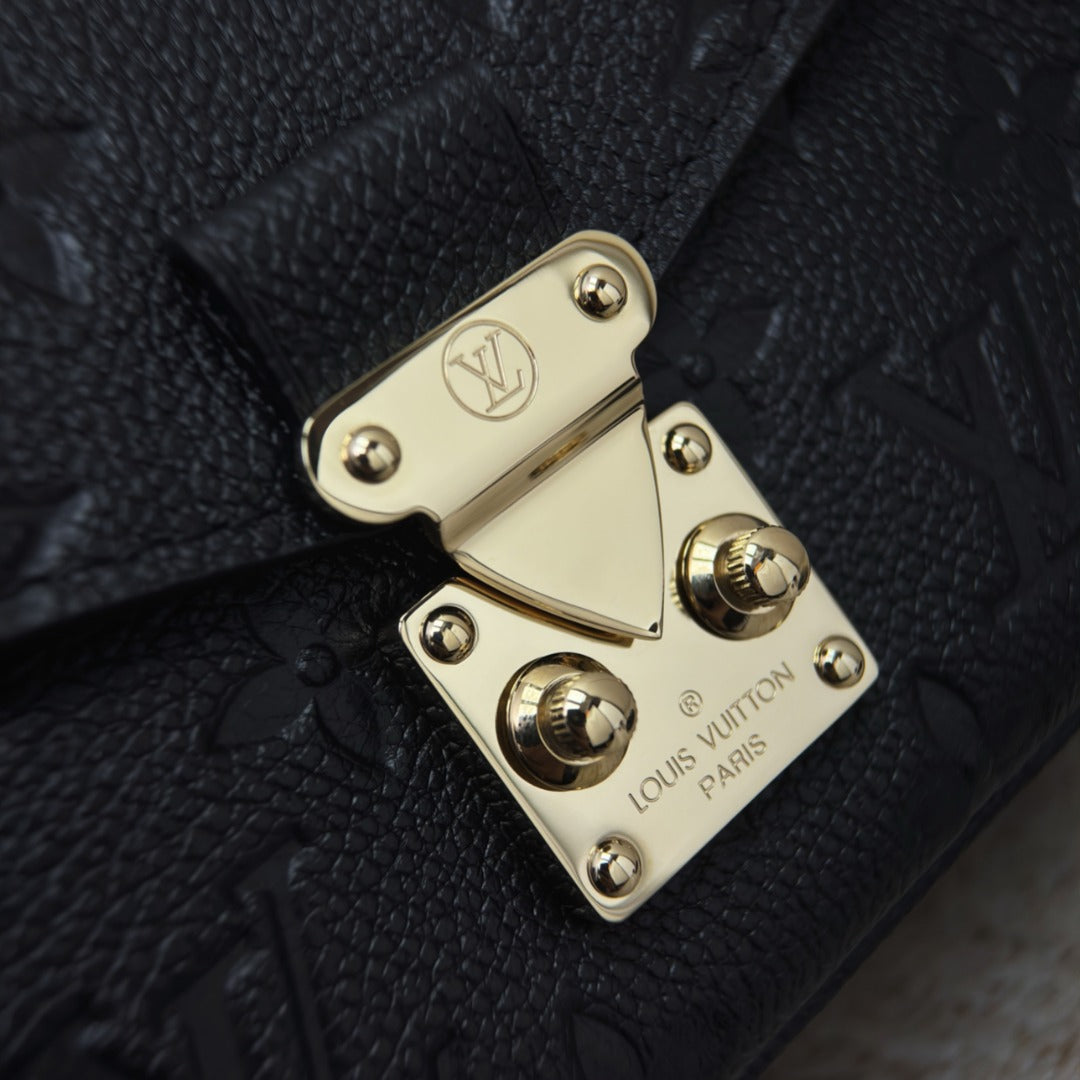 Pochette Metis East West Black Empreinte Leather - Level X