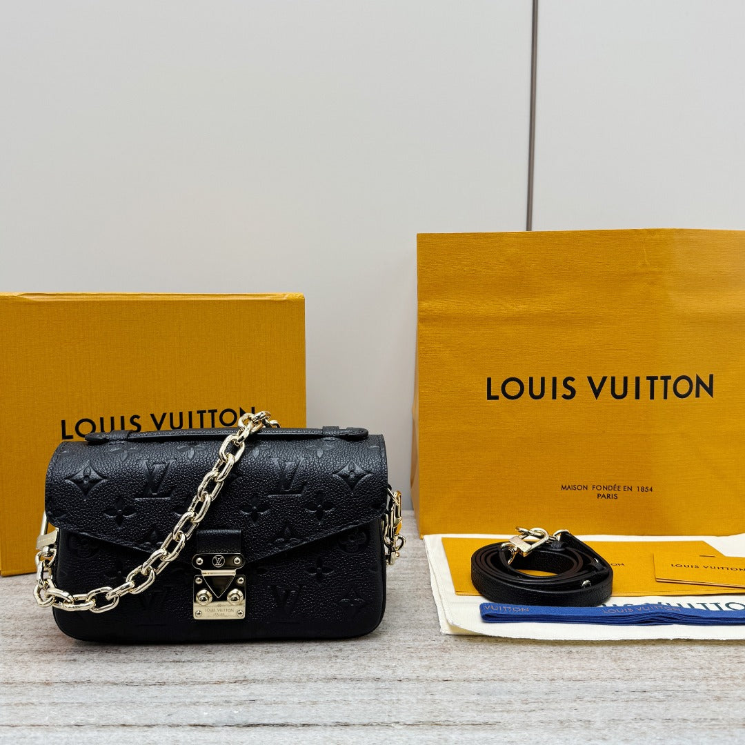 Pochette Metis East West Black Empreinte Leather - Level X