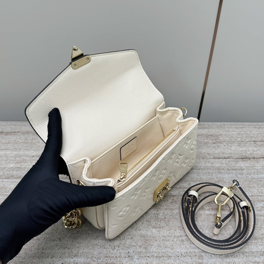 Pochette Metis East West Cream Empreinte Leather - Level X