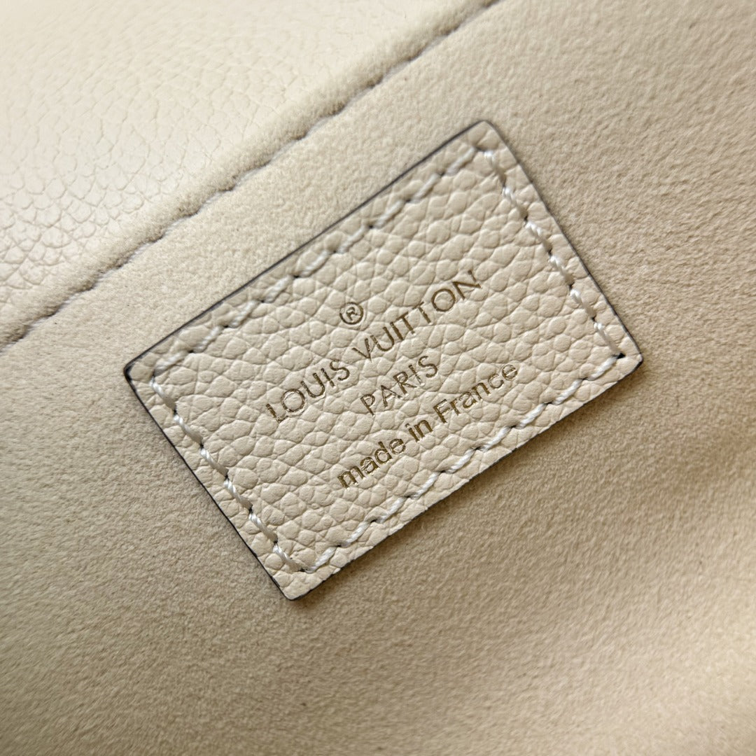 Pochette Metis East West Cream Empreinte Leather - Level X