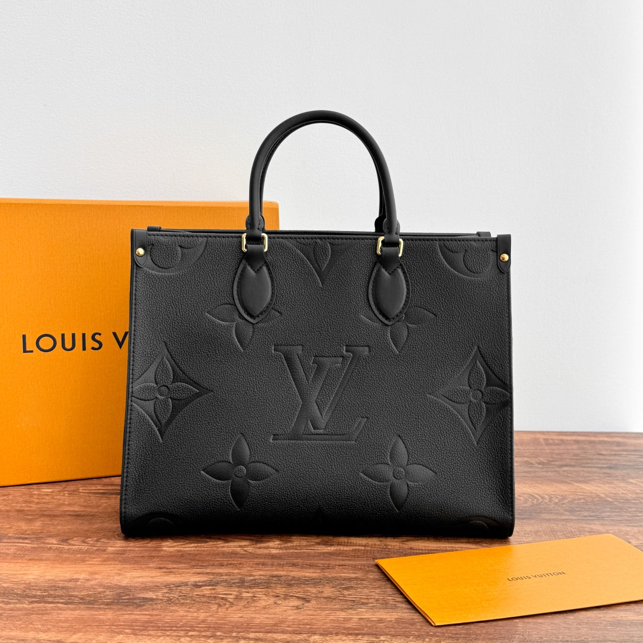 OnTheGo MM Tote Bag Black Empreinte Leather - Level X