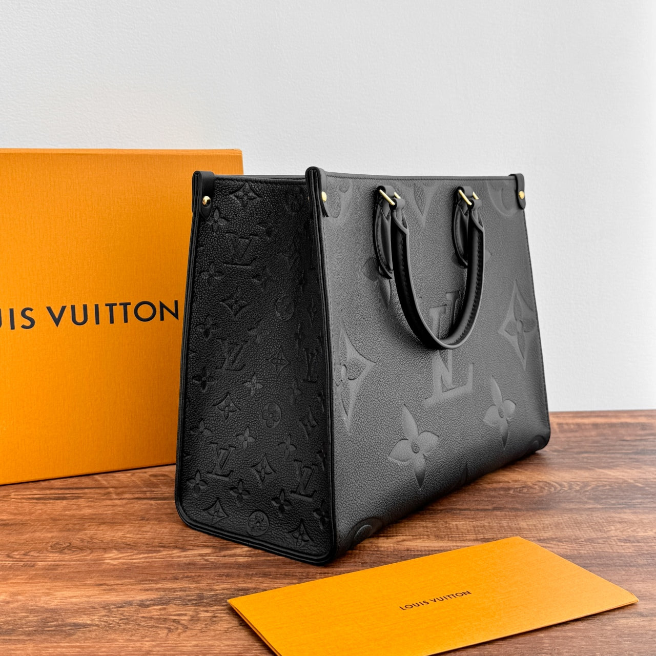 OnTheGo MM Tote Bag Black Empreinte Leather - Level X