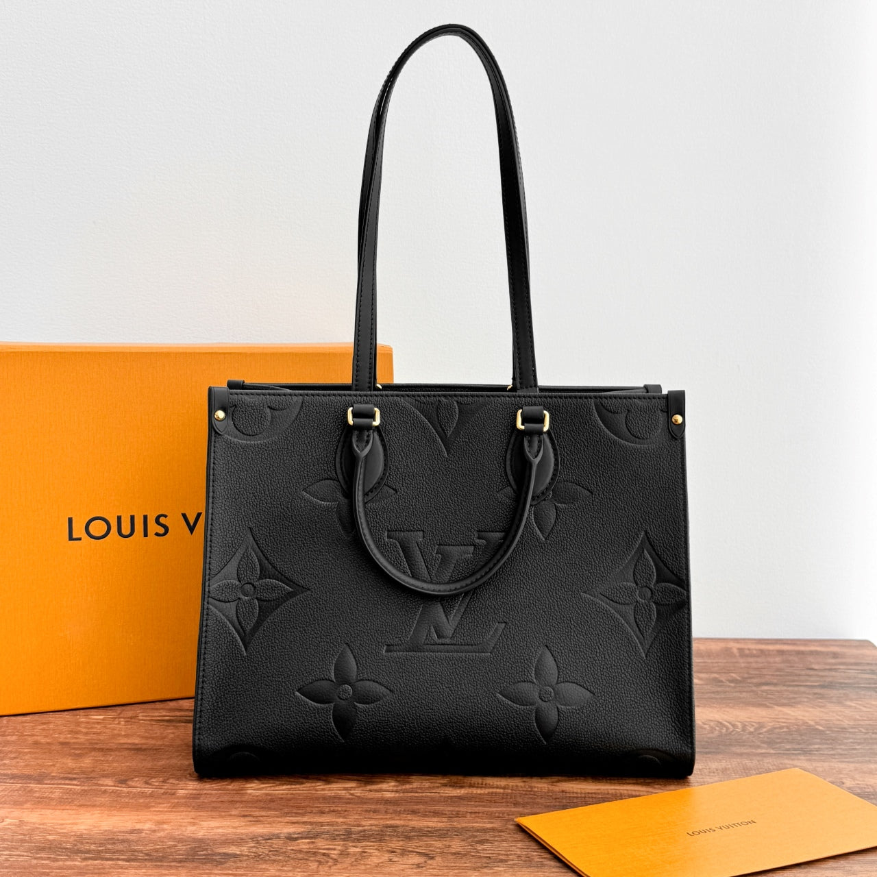 OnTheGo MM Tote Bag Black Empreinte Leather - Level X